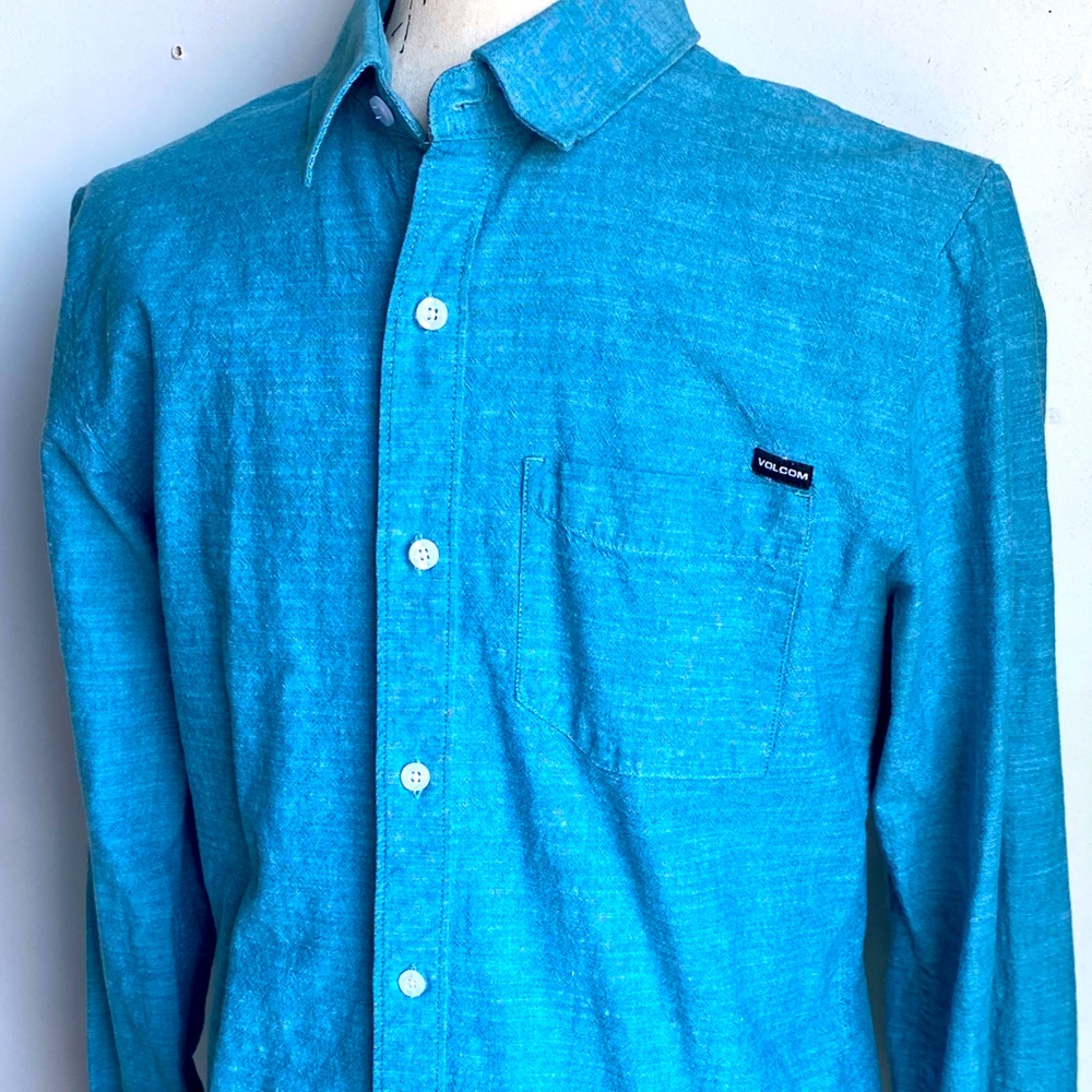 Volcom button up long sleeve shirt men’s size M